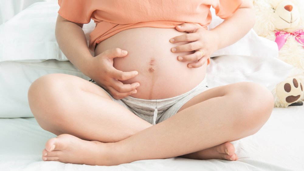 Une grossesse extra-utérine (GEU) est une épreuve physique et psychologique profondément douloureuse pour une femme. Après avoir traversé cette urgence médicale et reçu les soins hospitaliers indispensables pour stopper la grossesse, une question légitime et angoissante se pose : comment reconstruire son corps et préserver sa fertilité après une grossesse extra-utérine ? Les interventions médicales ou chirurgicales, bien que salvatrices, laissent des cicatrices et un appareil reproducteur fragilisé qu'il convient de revitaliser.